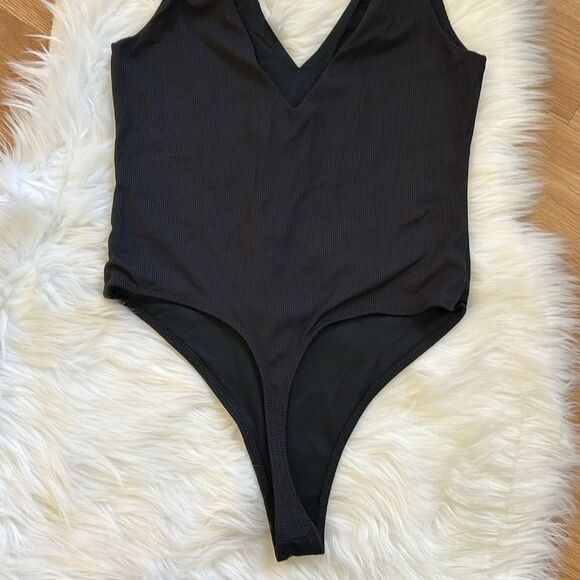 House of Harlow 1960 Black Ribbed Bodysuit Size Medium - Picture 3 of 5